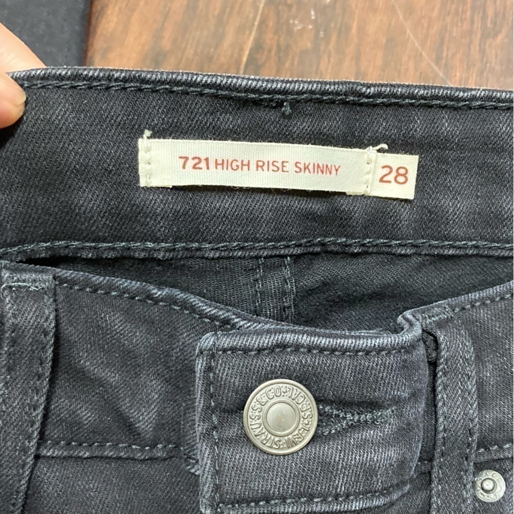 LEVIS 721 High Rise  Skinny Jeans in like new condition size 28 - Picture 11 of 16